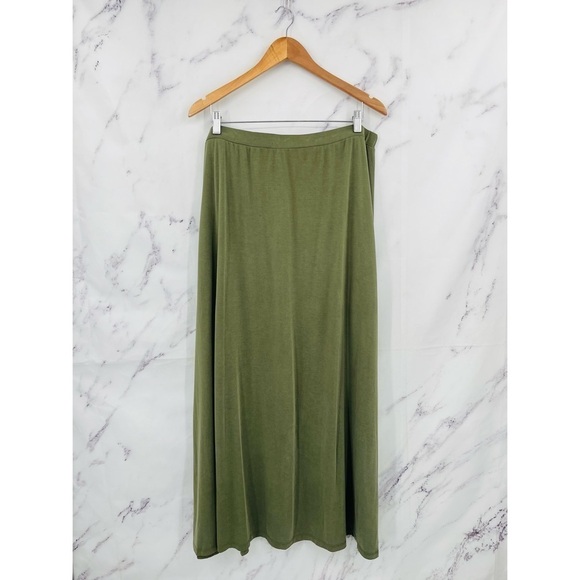 Versona High Slit Maxi Skirt Green - Picture 3 of 3